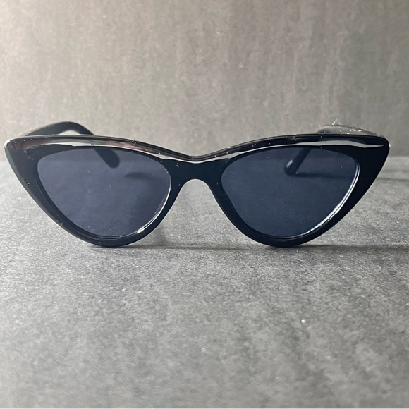 ๐3/$30 New Retro Black Cat Eye Sunglasses - Picture 5 of 8